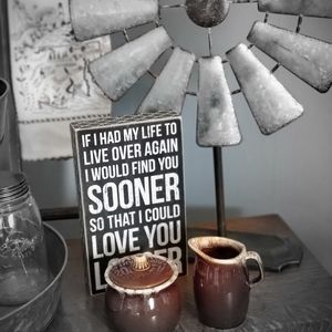 Hull brownware creamer and sugar pottery